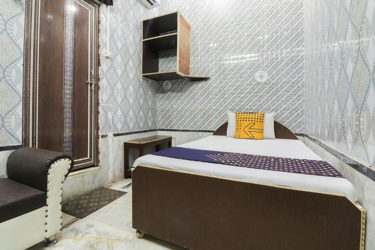 Oyo Om Sai Guest House Mainpuri Kültér fotó