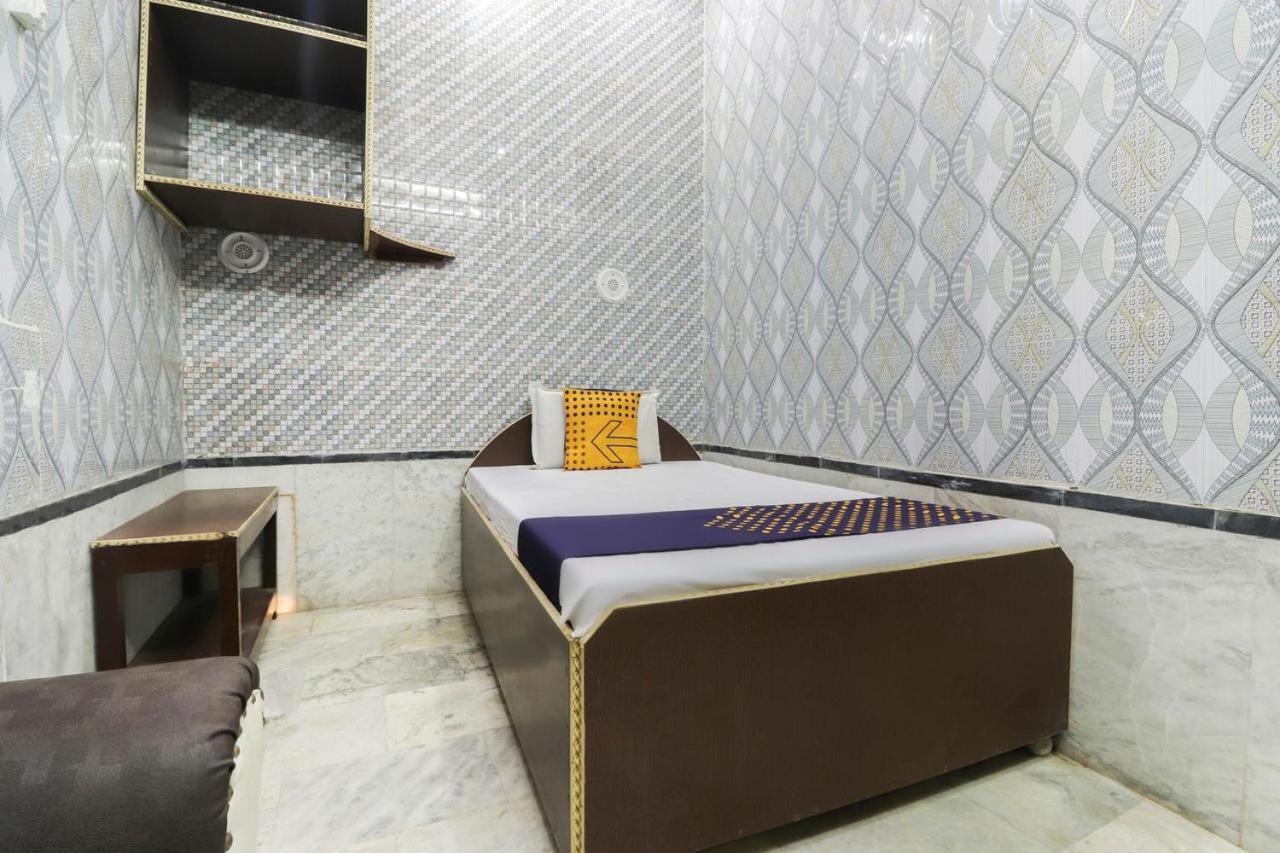 Oyo Om Sai Guest House Mainpuri Kültér fotó